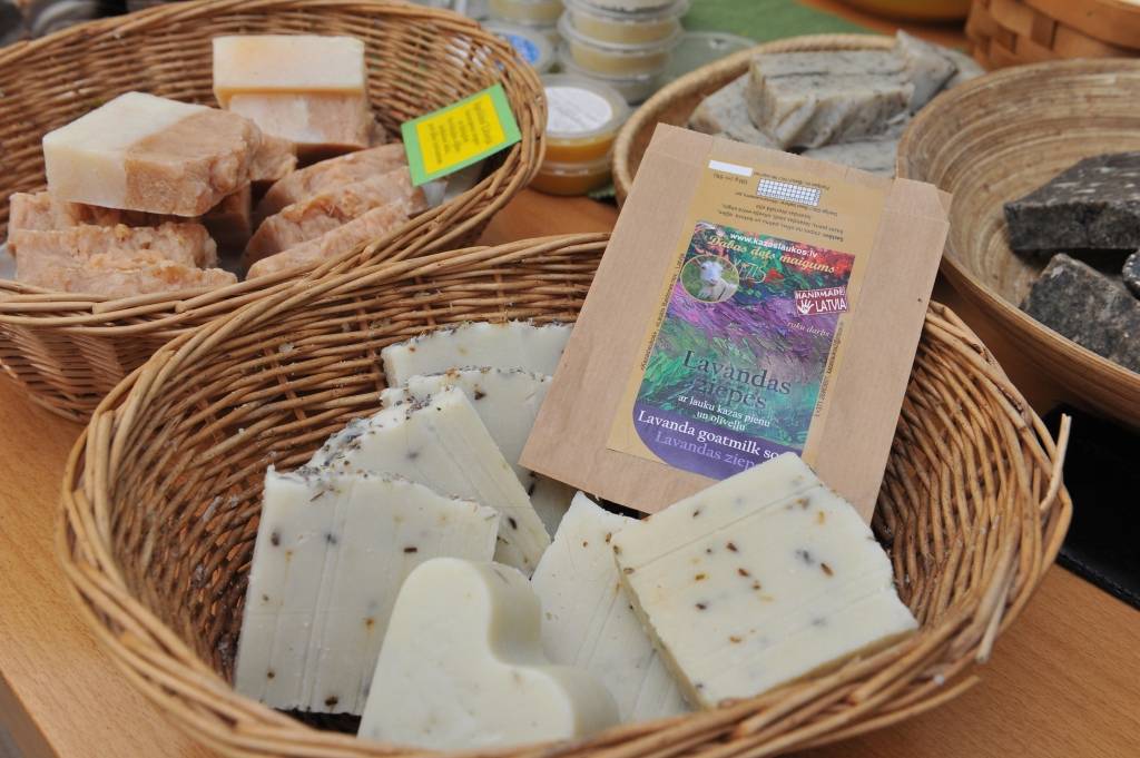 Kā top?: Kazas laukos  zīmola ziepes