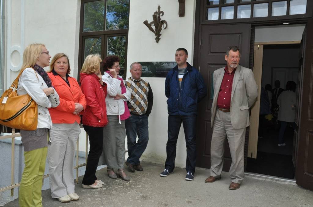 FOTO: Atklāj Aizputes novadpētniecības muzeja pagrabstāvu