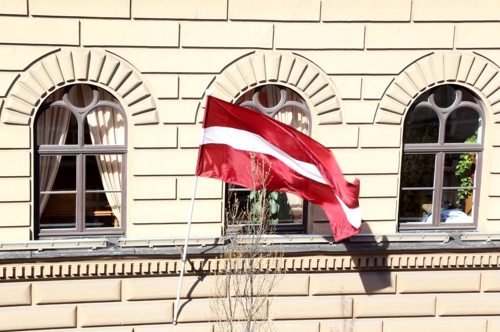 Pētījums: Arvien vairāk cittautiešu vēlas palikt dzīvot Latvijā