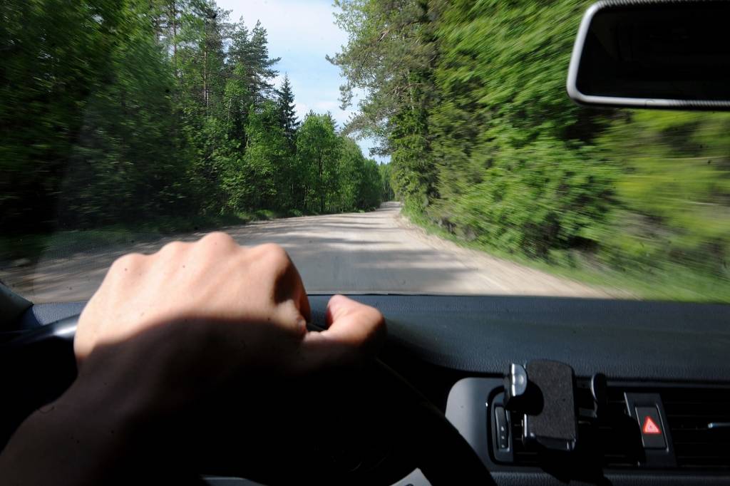 Vides aizstāvju iebildumu dēļ kavējas Ērgļu autoceļa posma asfaltēšana