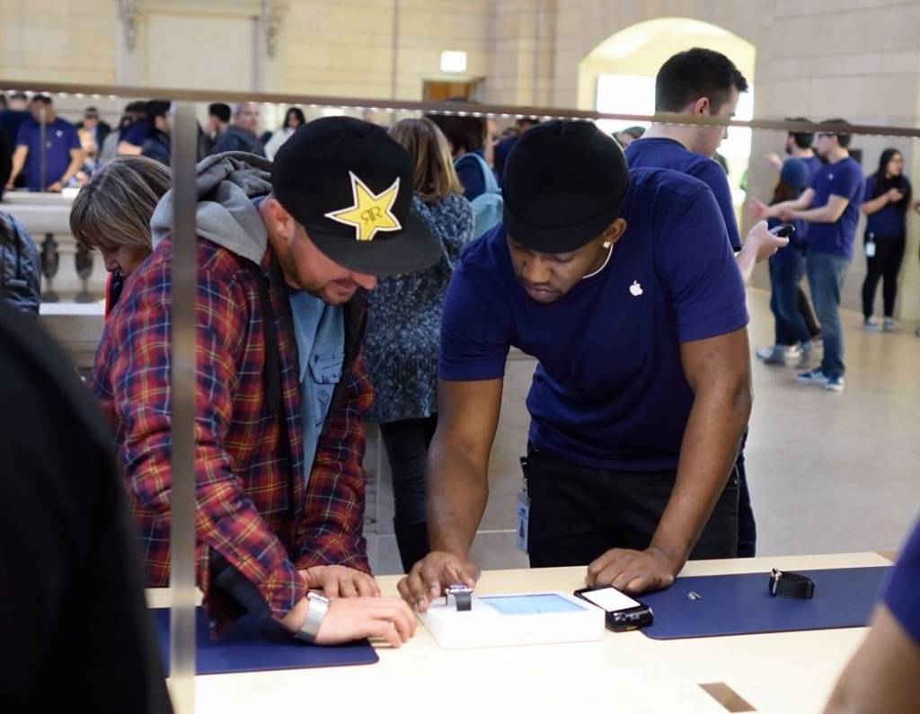 Tirgošanās viltības: katrs kvadrātmetrs Apple veikalā ir radīts tā, lai pircējs tērētu vairāk