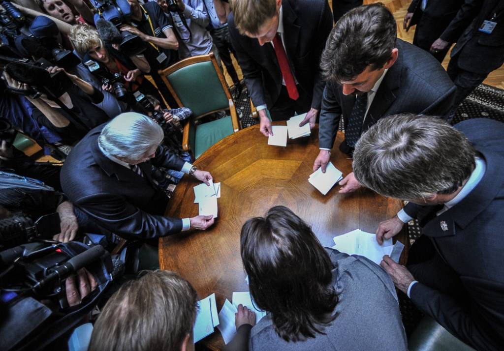 Papildināta  - Valsts prezidenta amatā ievēlēts Raimonds Vējonis