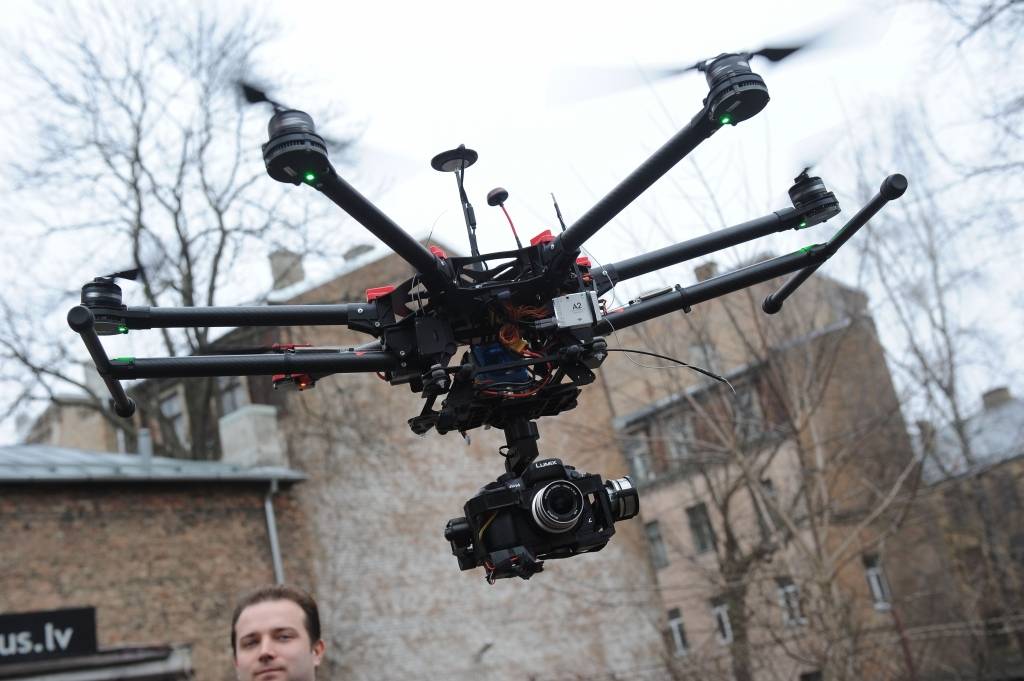 Dronu nozare uz vietas nestāv 