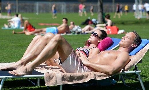 No brīvdienām karstākais un vasarīgākais laiks gaidāms sestdien