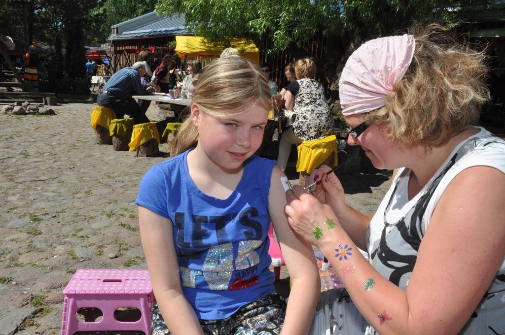 FOTO: Ceļ godā medu