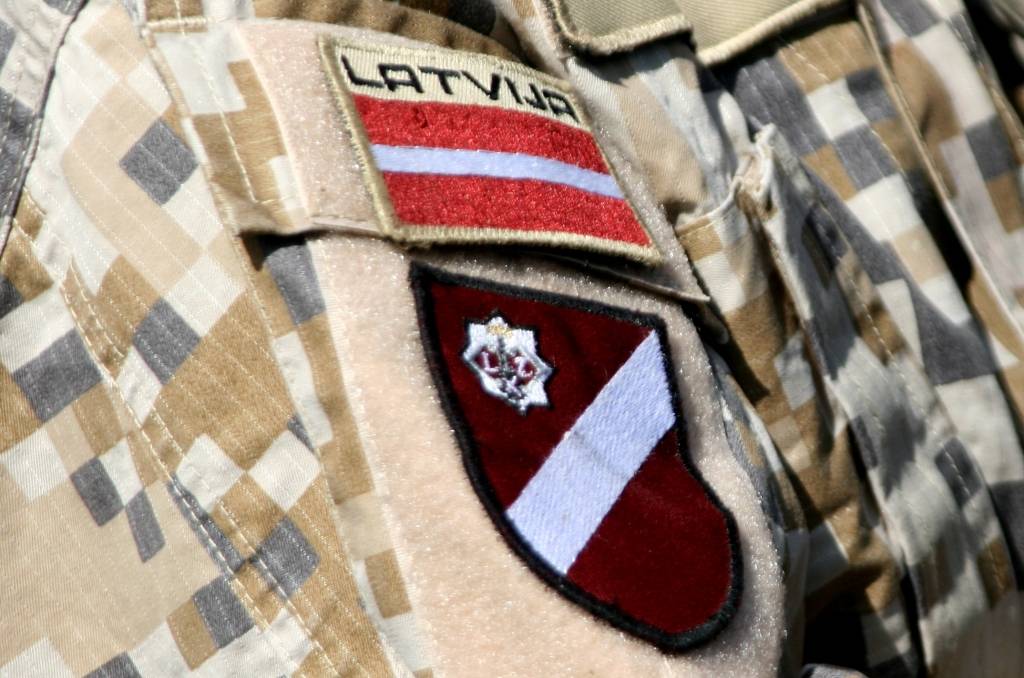 Tviterpērles par ZZS virzīto aizsardzības ministru: Raimondu laiks