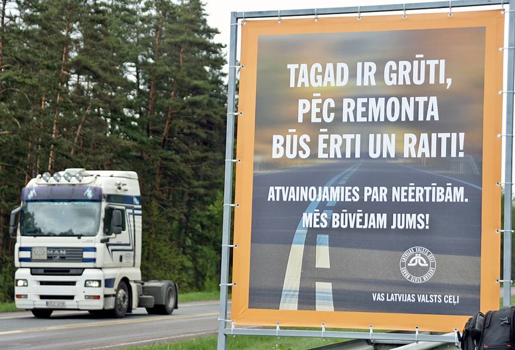 Pārkrautās fūres izbojā jaunos ceļus