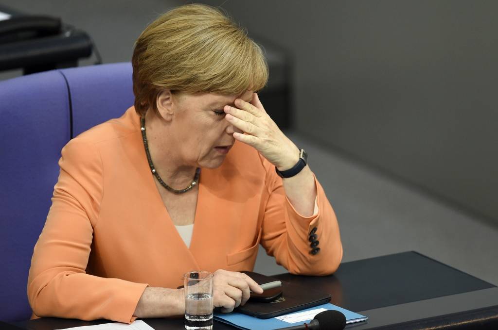 Merkele: Sarunu par jaunu glābšanas programmu Grieķijai pirms svētdienas referenduma nebūs