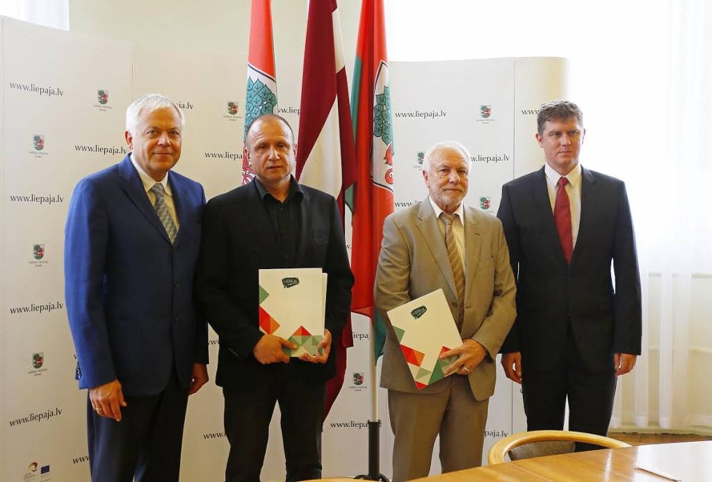 Liepājā paraksta līgumu par tramvaja sliežu remontu