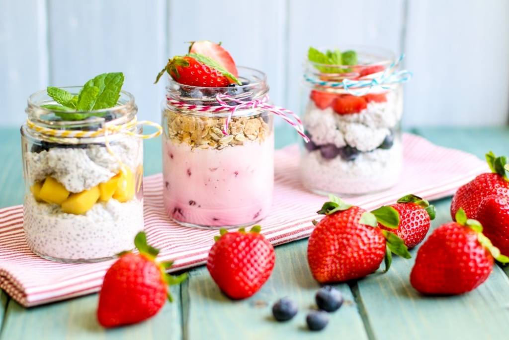 Papildināta ar foto: Rīgā durvis vērs augļu kokteiļu un desertu kārumnīca