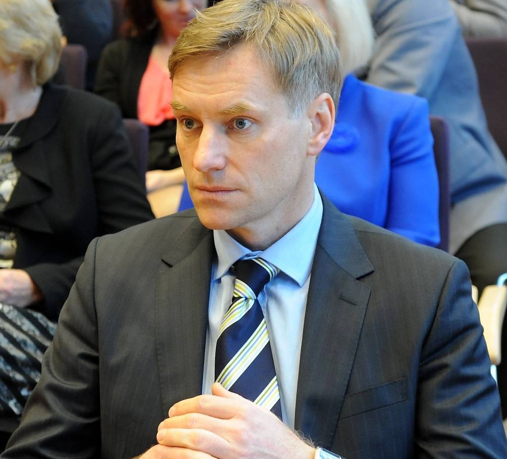 Vairāk nekā 20 000 SIA bezdibeņa malā 