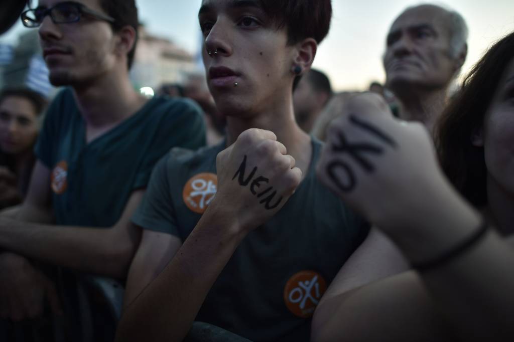 FOTO: Atēnās notiek plašas demonstrācijas pret un par Grieķijas kreditoru priekšlikumiem