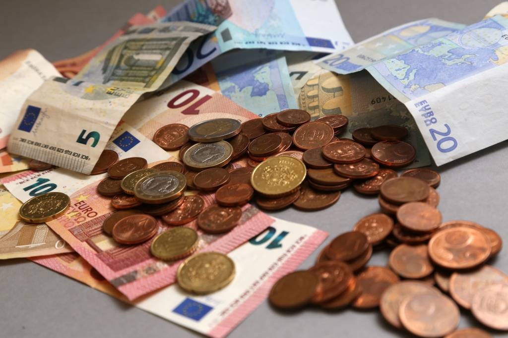 Bankas gada sākumā norakstījušas kredītus 33 miljonu eiro apmērā