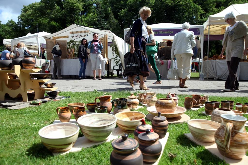 FOTO: Amatnieku tirdziņš Vērmanes dārzā