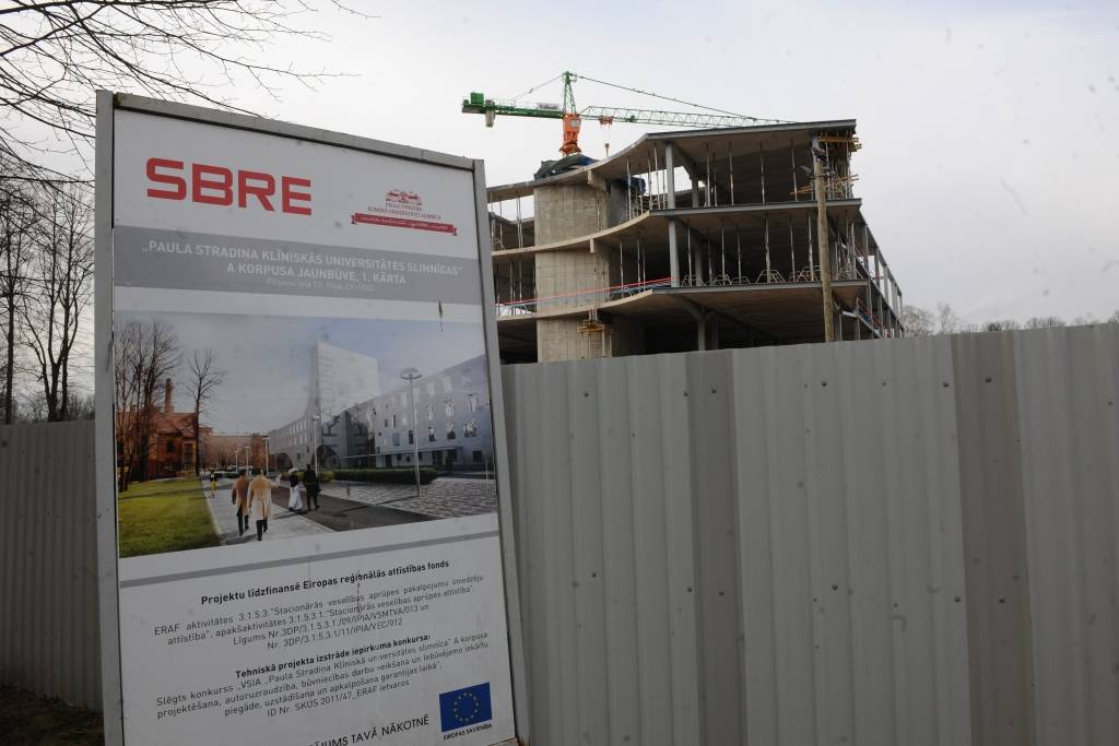 Pēc defektu novēršanas būvvalde atļauj atsākt būvdarbus Stradiņa slimnīcā