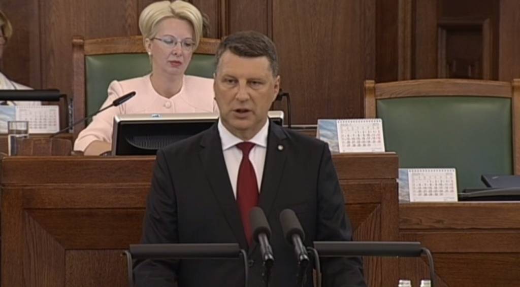 papildināts (13:10) - FOTO: Vējonis dod Valsts prezidenta svinīgo solījumu