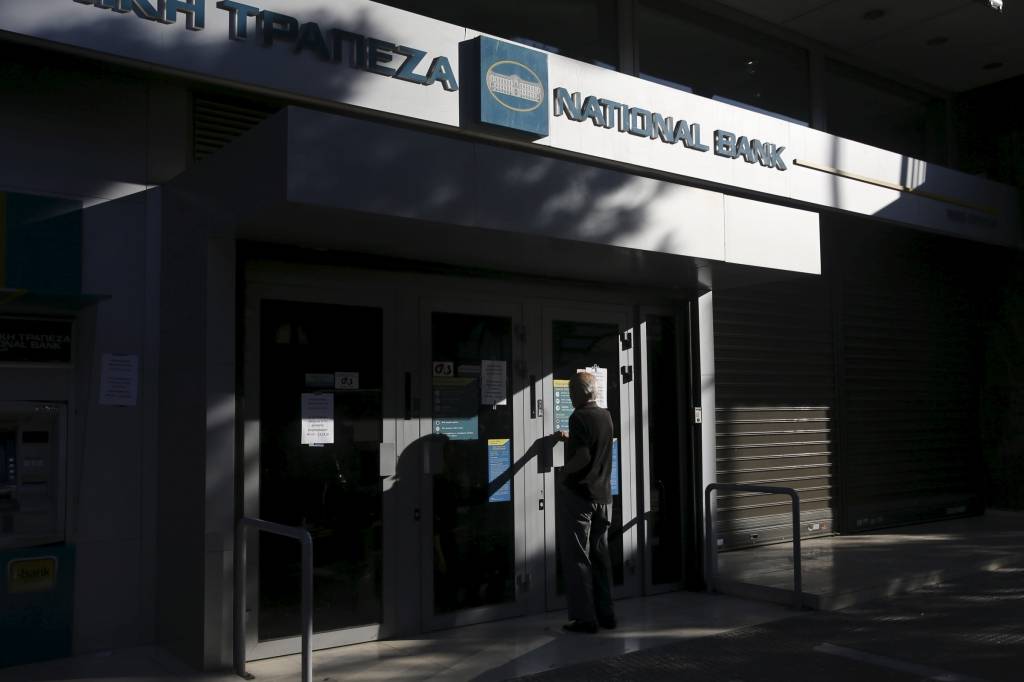 Grieķijas bankas paliks slēgtas līdz pirmdienai