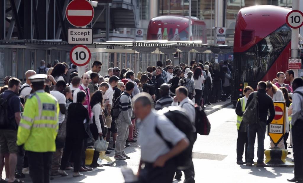 FOTO: Metro darbinieku streiks rada haosu Londonā