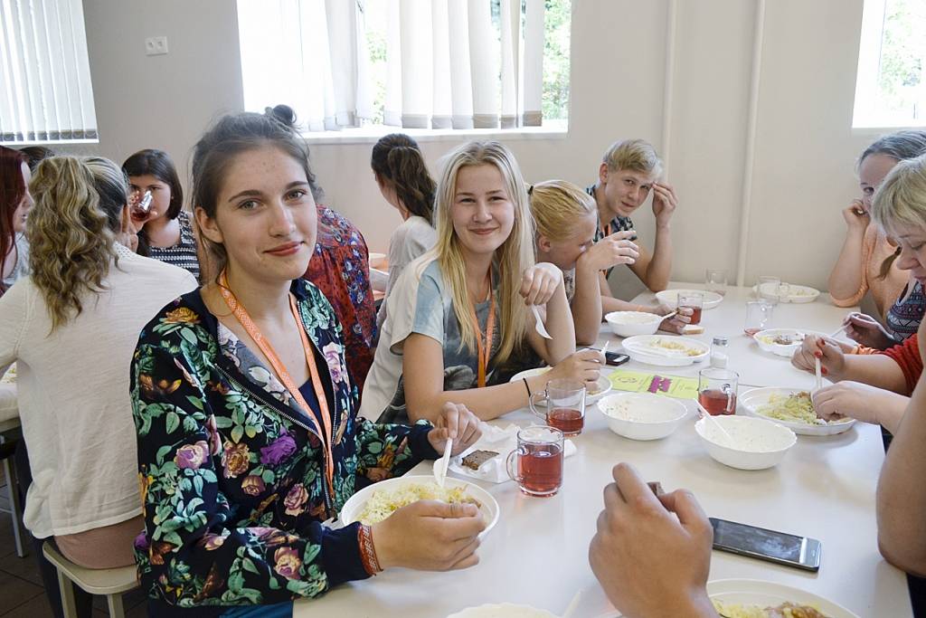 Starp dejošanu gan burgeri, gan griķi