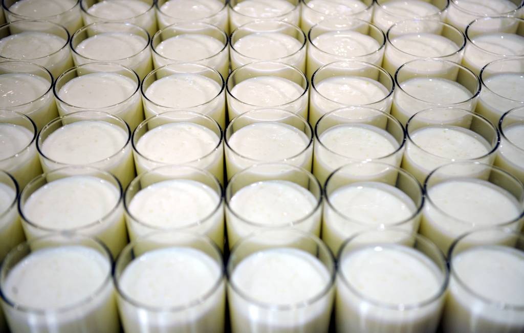 Situācija piena nozarē kļūst arvien sarežģītāka