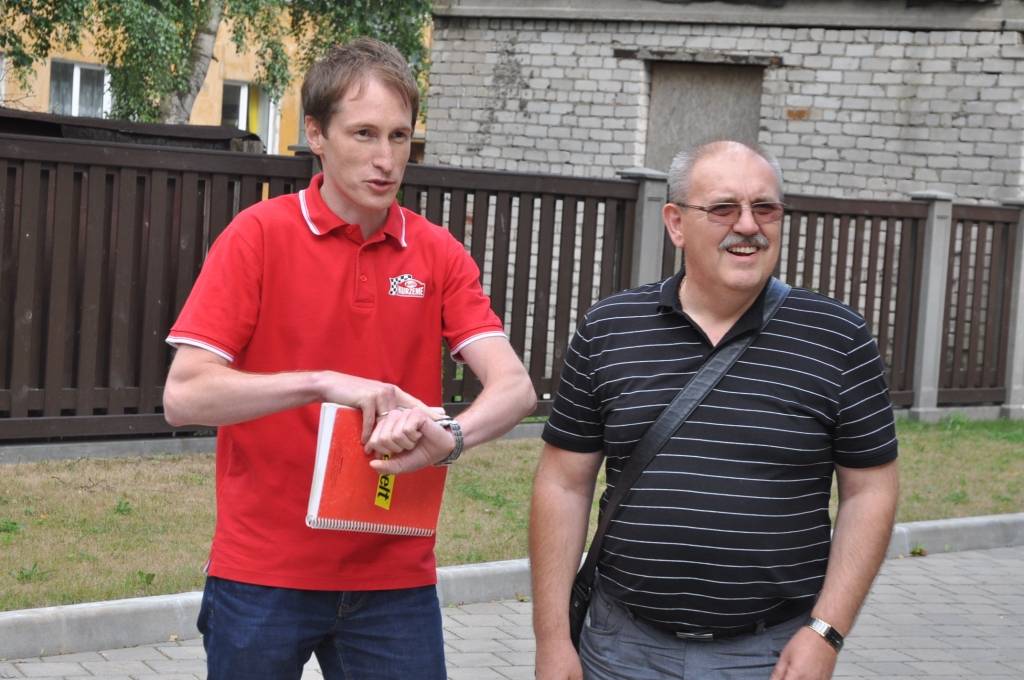 FOTO: Liepājas muzejā atklāj izstādi "No garāžas līdz uzvarai" 