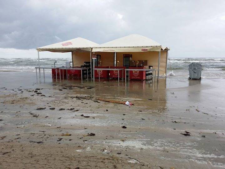 Stipra vēja dēļ festivāla "LMT Summer Sound" teritorijā iepūsts ūdens; organizatori prognozē, ka festivāla norisi tas neietekmēs