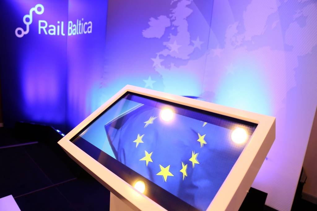 Papildināta - ES transporta nozarei tiks 13,1 miljardi eiro; līdzekļi piešķirti arī Rail Baltica