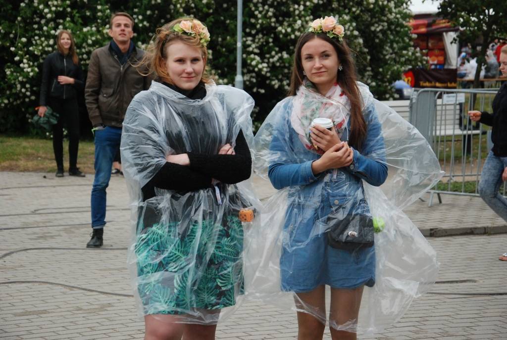 FOTO: "LMT Summer Sound Liepāja" pirmajā dienā uzmanības centrā "Apocalyptica" un "Mumiy Troll"