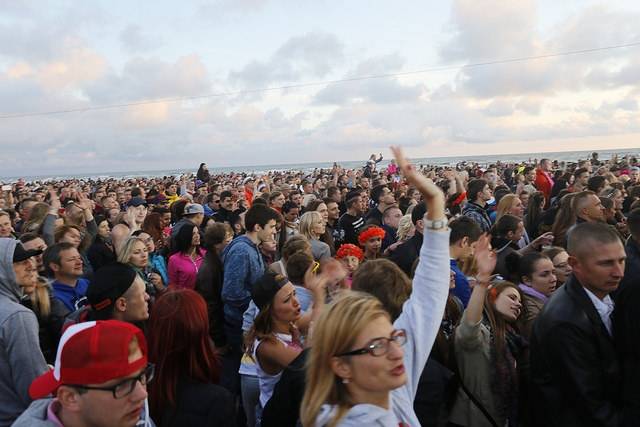 Festivāla "LMT Summer Sound" pirmo dienu apmeklējuši aptuveni 15 000 cilvēku; otrajā dienā skaits ievērojami pieaudzis