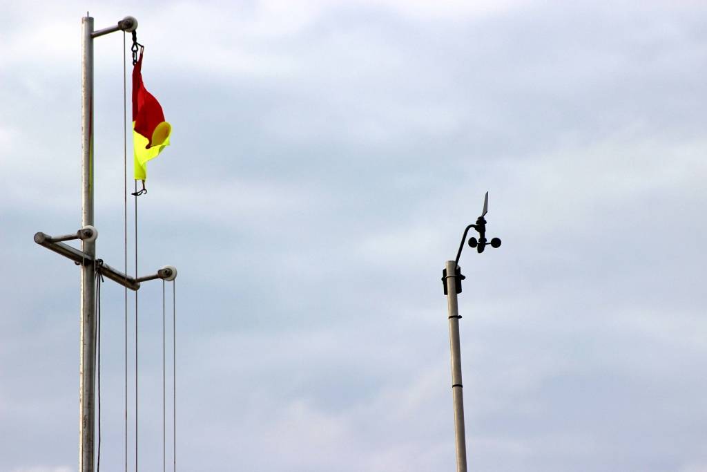 Liepājā uzstādīta vēja stacija