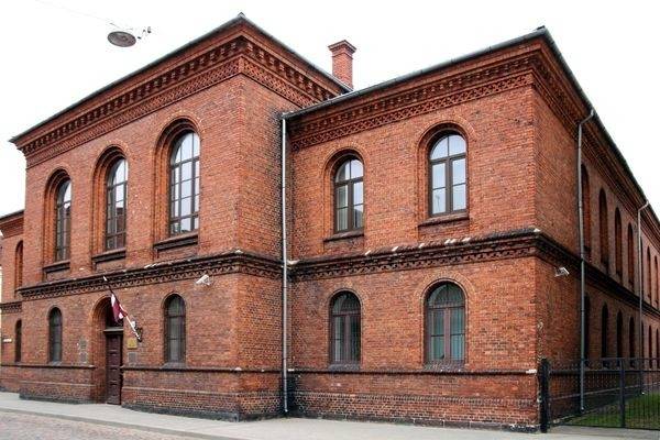 Apsūdz vīrieti par komunālajiem maksājumiem domātu 190 464 eiro piesavināšanos