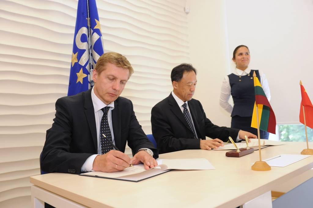 Ķīniešus nozvejo pie baltkrieviem 