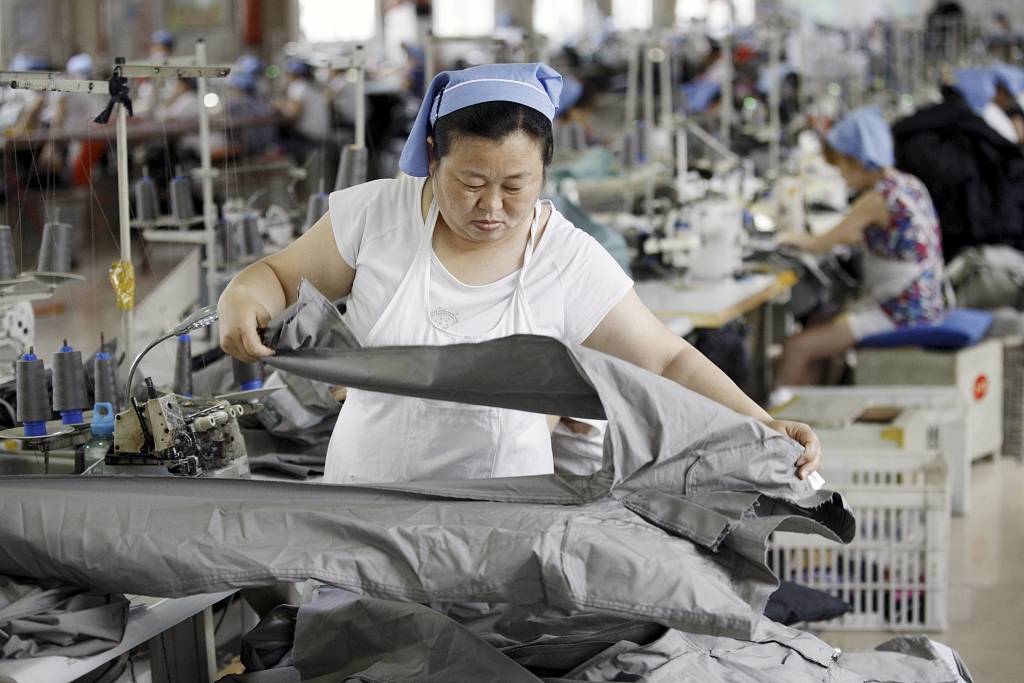 Ķīnas akciju tirgus biedē pasauli