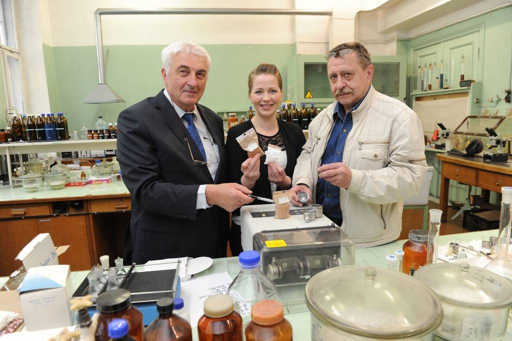 Pret pelējumu ar māla spēku 