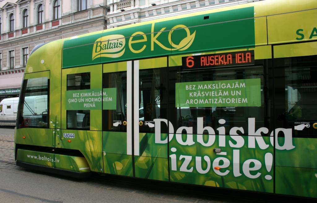 Rīgas dome turpina atbalstīt noteiktus uzņēmumus vides reklāmas jomā