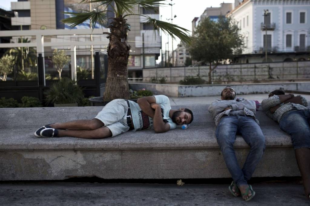 Bankas Grieķijā atsāk darbu