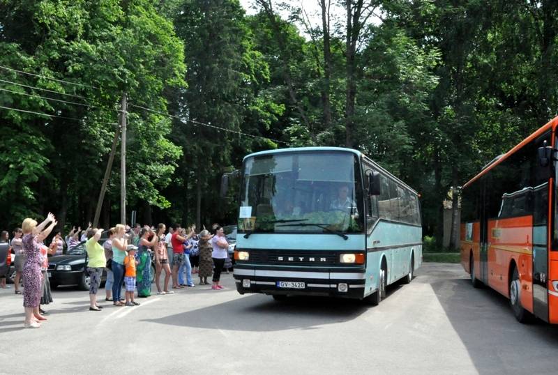 Par Latvijas skolu jaunatnes dziesmu un deju svētku draudzīgākajiem autovadītājiem atzīti Valmieras, Cīravas un Mazsalacas šoferi