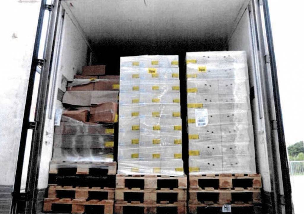 Papildināts ar foto - Kravā ceļojošs «bezbiļetnieks» sabojā šokolādes trifeles 102 000 eiro vērtībā