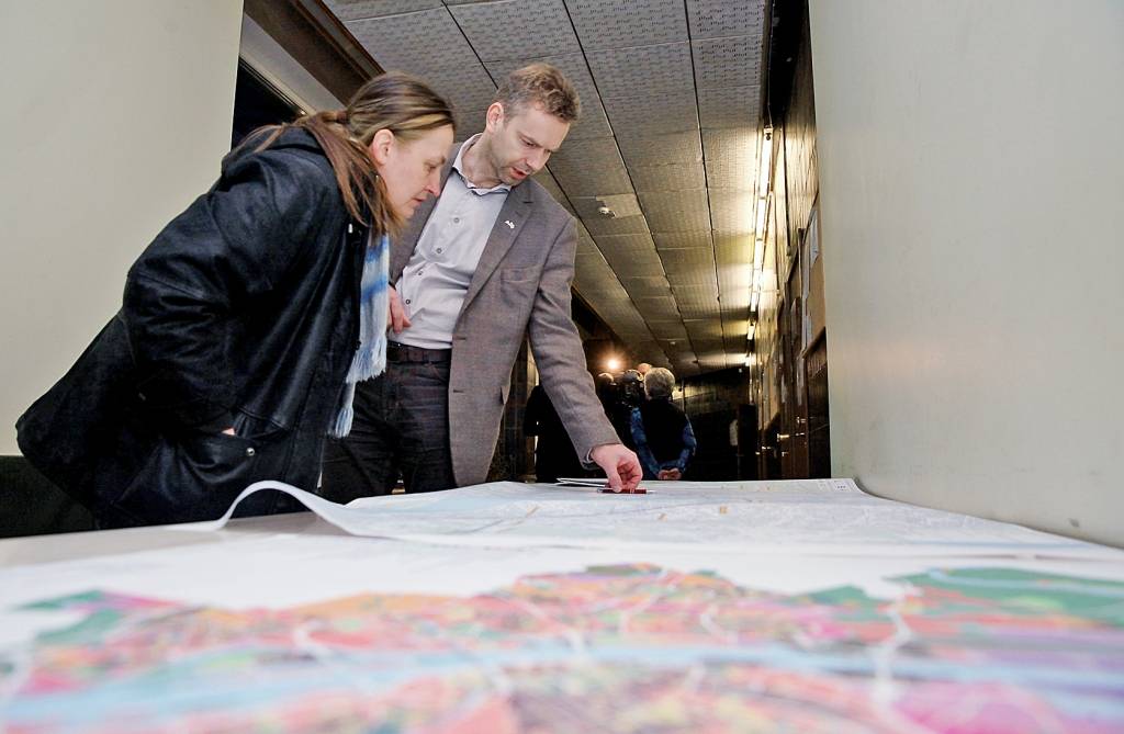 Āgenskalna iedzīvotāji piedāvā rakt Rail Baltica tuneli zem dzelzceļa, nevis mājām