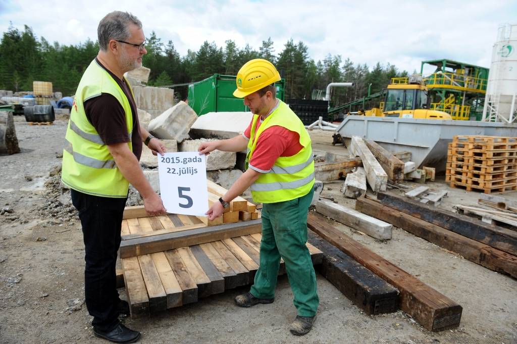 Papildināta - FOTO: VVD inventarizācija Inčukalna sērskābā gudrona dīķu objektā