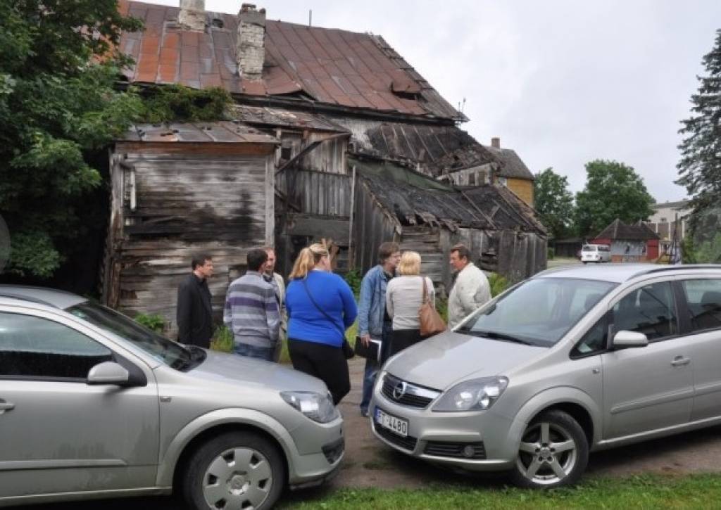 Pēc svētkiem noārdīs Aizputes šekumu
