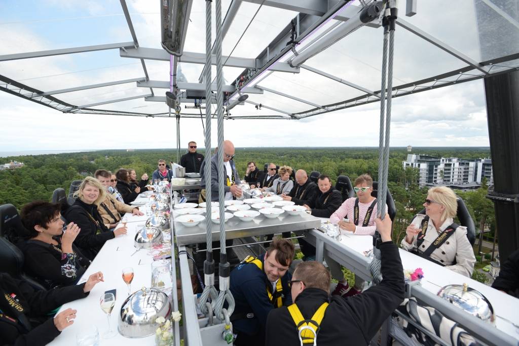 FOTO: Dinner in the Sky atklāšana Jūrmalā 