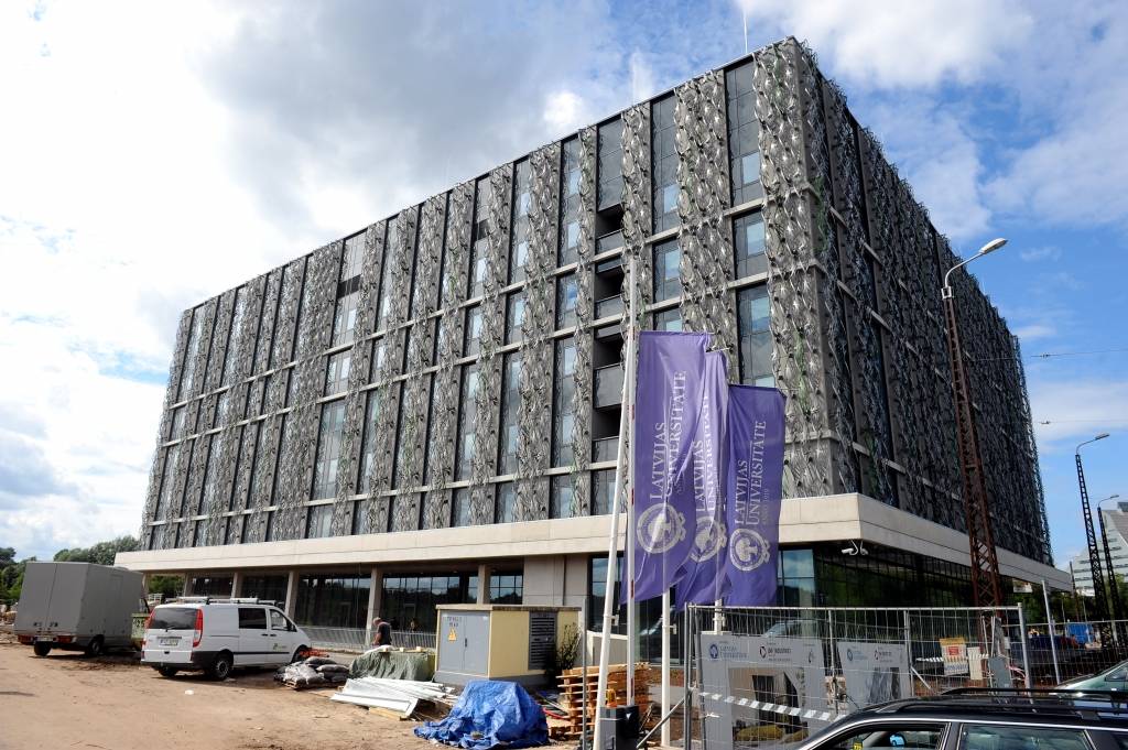 FOTO: LU Dabaszinātņu akadēmiskā centra projekts Torņakalnā tuvojas finišam