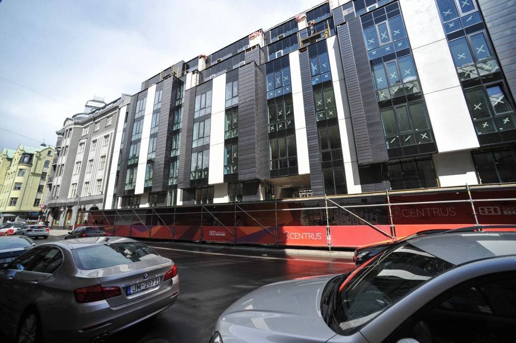 Atklāta jaunā Centrus kvartāla fasāde Dzirnavu ielā