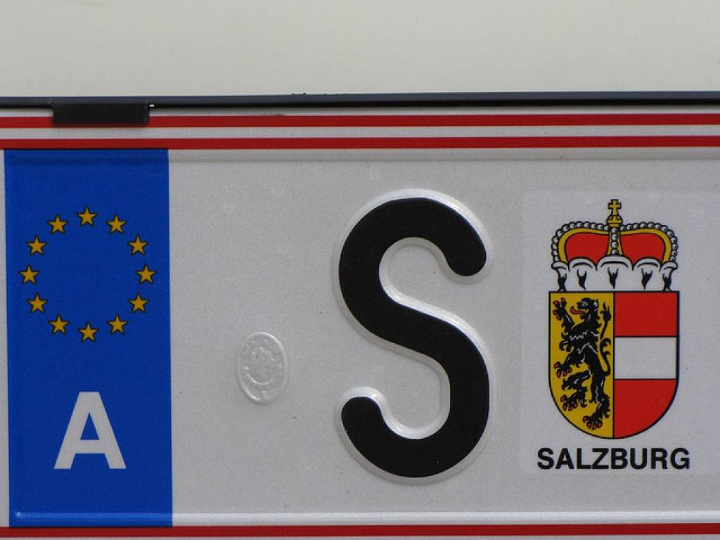 Austrijā auto numurzīmēs aizliedz izmantot "nacistiskas" burtu un ciparu kombinācijas