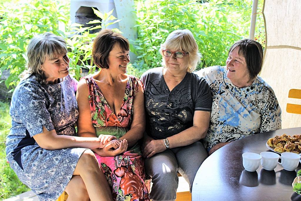 Māsas satikušās pēc 50 gadiem