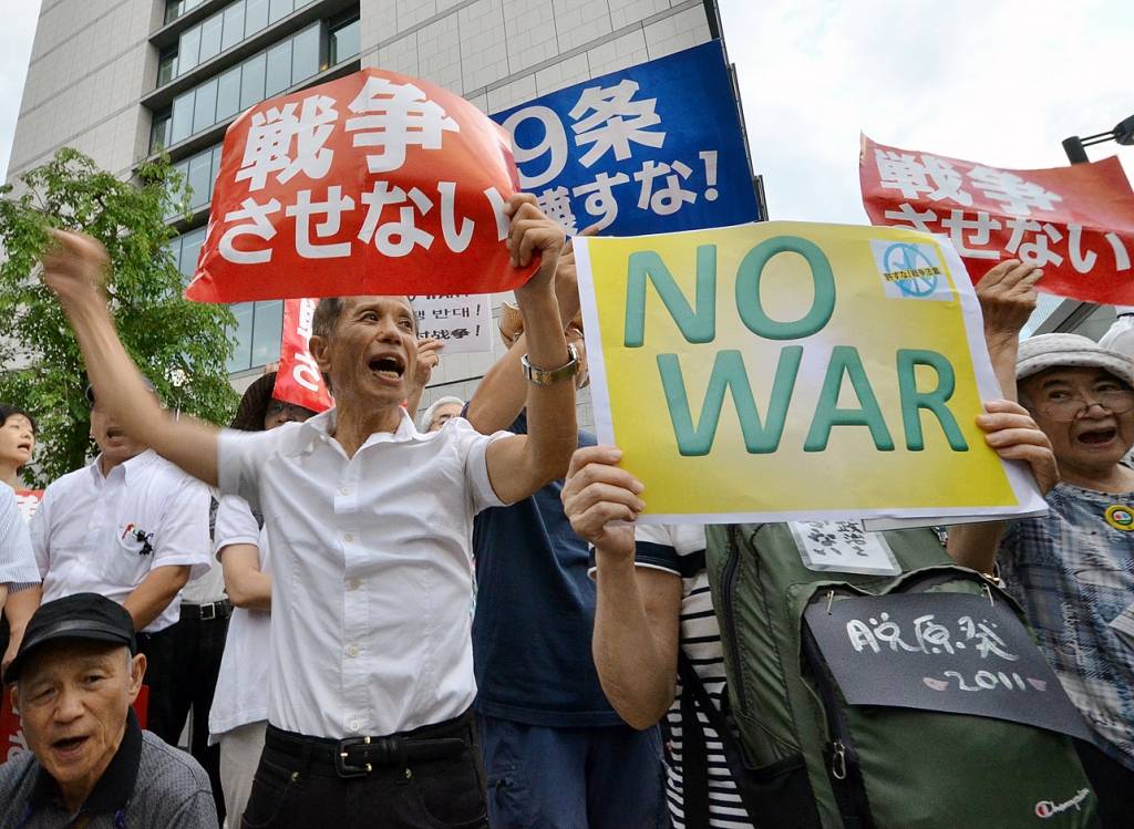 Japāna attālinās no pacifisma politikas