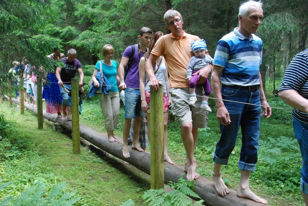 FOTO: Basām kājām pēc labsajūtas