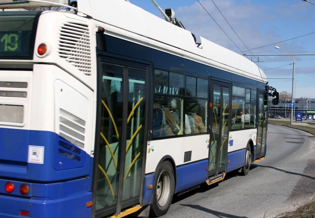 Ušakovs: Rīgas satiksme strādā ar zaudējumiem, jo daudziem ļauj braukt bez maksas