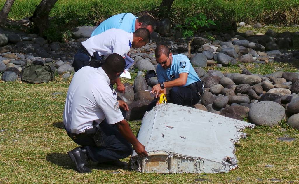 Laikraksts: Atrasto atlūzu sērijas numurs atbilst pazudušā Boeing 777 datiem